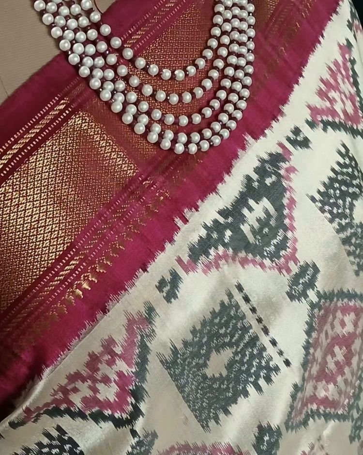Ivory Coloured Single Ikat Silk Saree - (NZIS0004) - Image 6