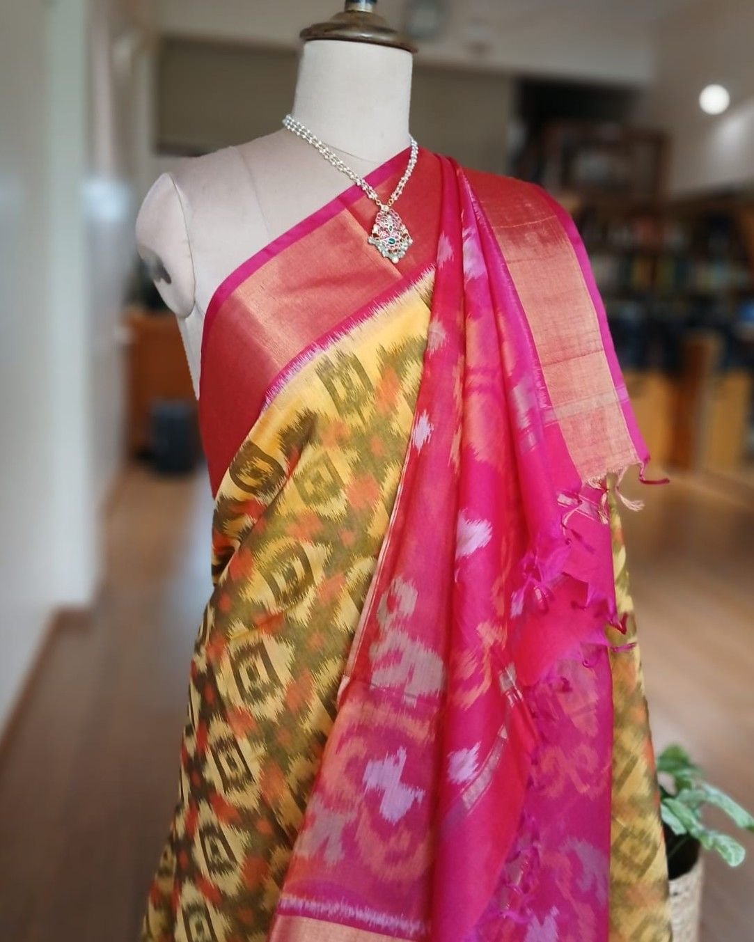Handloom Single Ikat in Silk-Cotton Saree - (HSIS0003) - Image 7