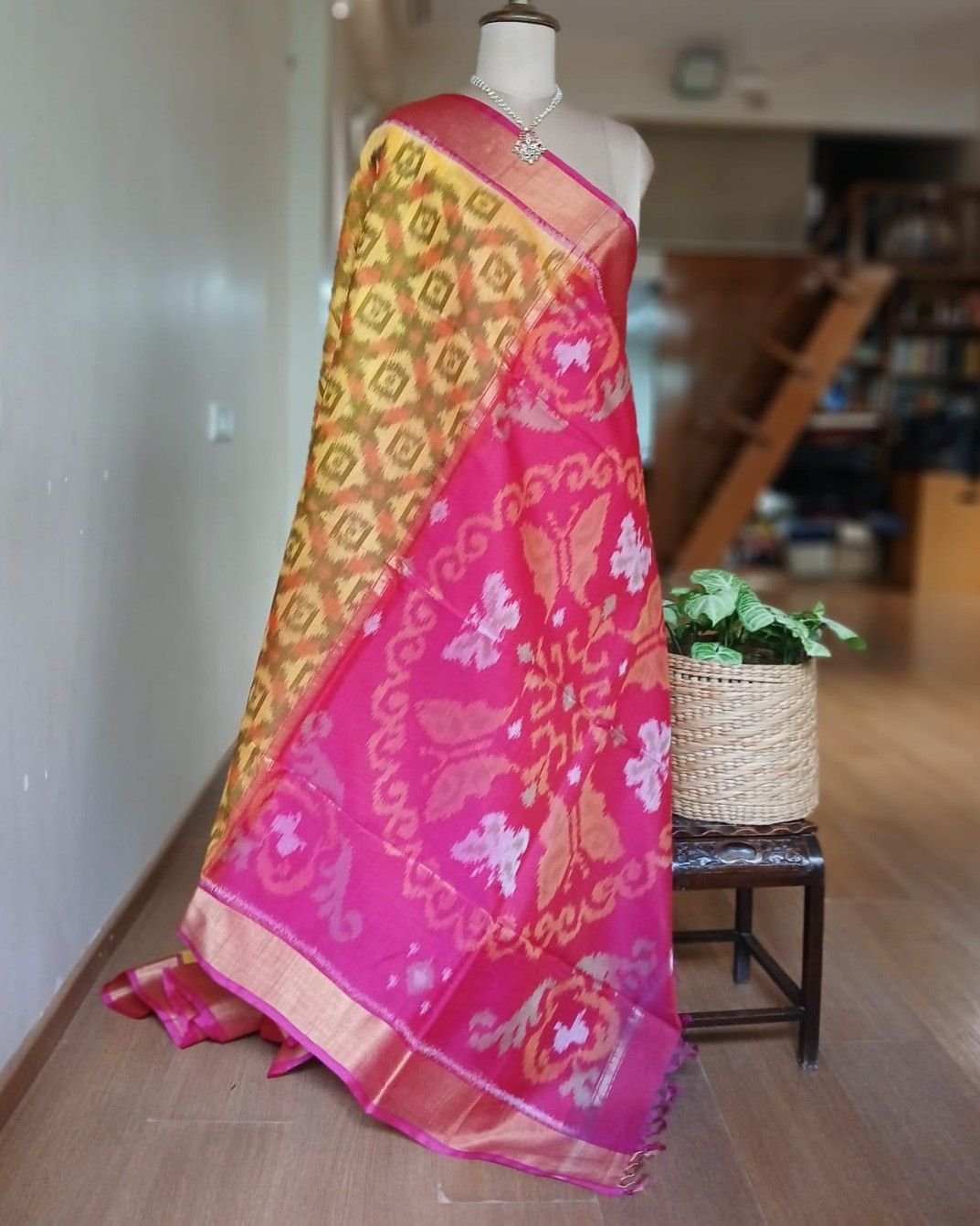 Handloom Single Ikat in Silk-Cotton Saree - (HSIS0003) - Image 9
