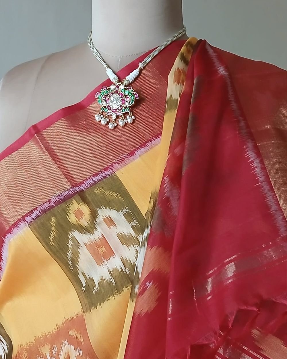 Handloom Single Ikat in Silk-Cotton Saree - (HSIS0020) - Image 6