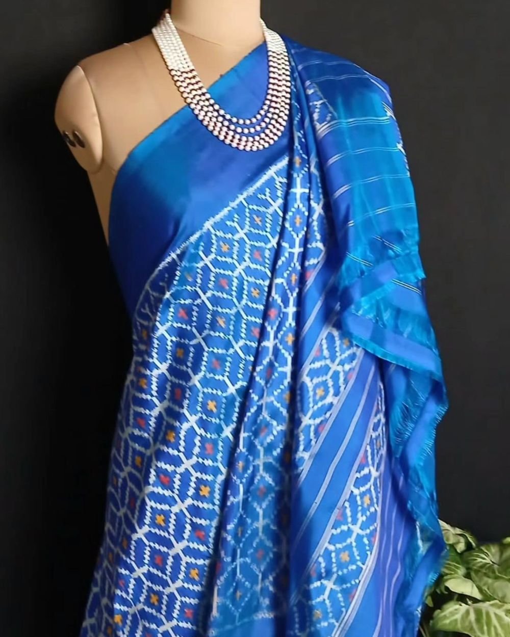 No-Zari Single Ikat Silk Saree in Blue - (NZIS0005) - Image 7