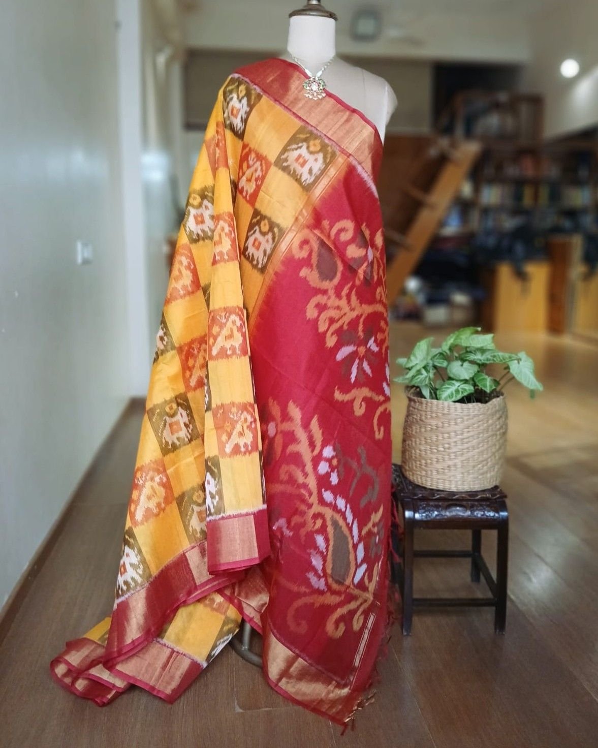 Handloom Single Ikat in Silk-Cotton Saree - (HSIS0020) - Image 7