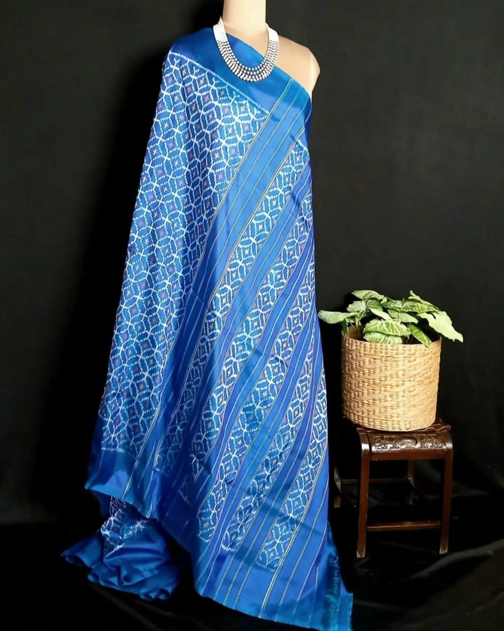 No-Zari Single Ikat Silk Saree in Blue - (NZIS0005) - Image 8