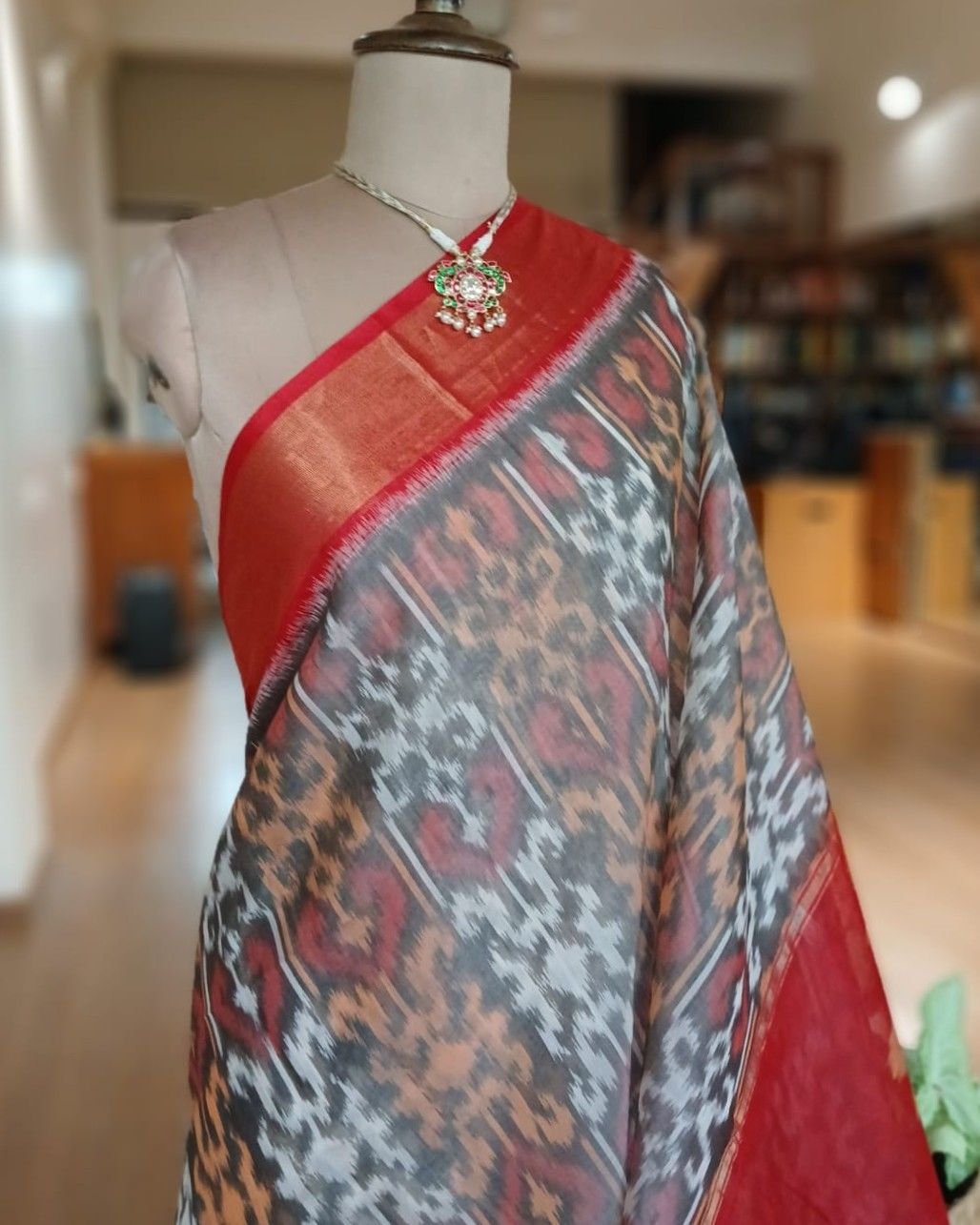 Handloom Single Ikat in Silk-Cotton Saree - (HSIS0022) - Image 2
