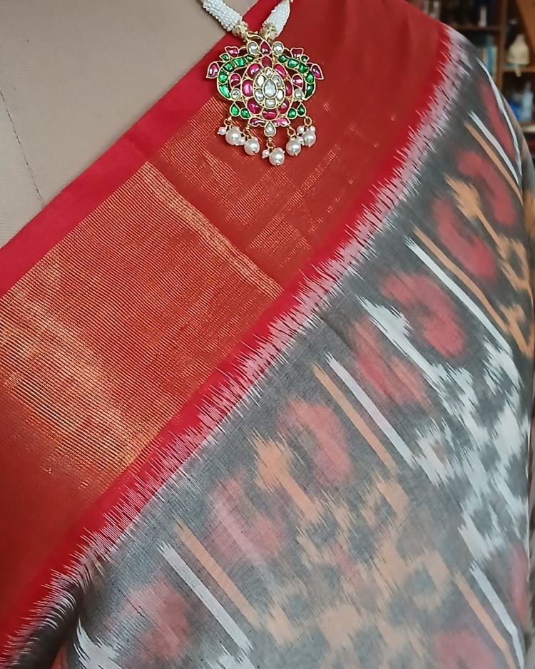 Handloom Single Ikat in Silk-Cotton Saree - (HSIS0022) - Image 3