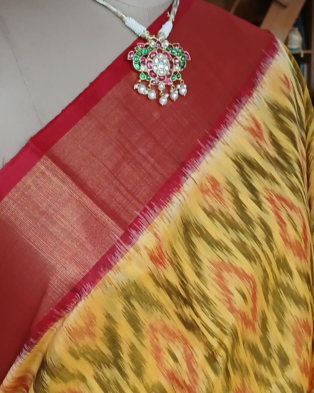 Handloom Single Ikat in Silk-Cotton Saree - (HSIS0023) - Image 3