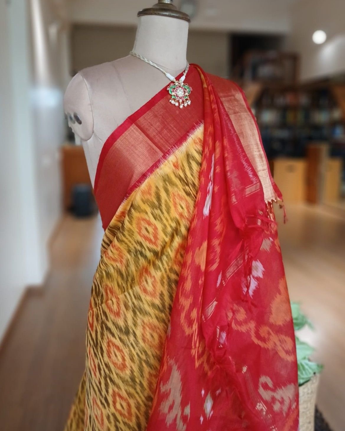 Handloom Single Ikat in Silk-Cotton Saree - (HSIS0023) - Image 5