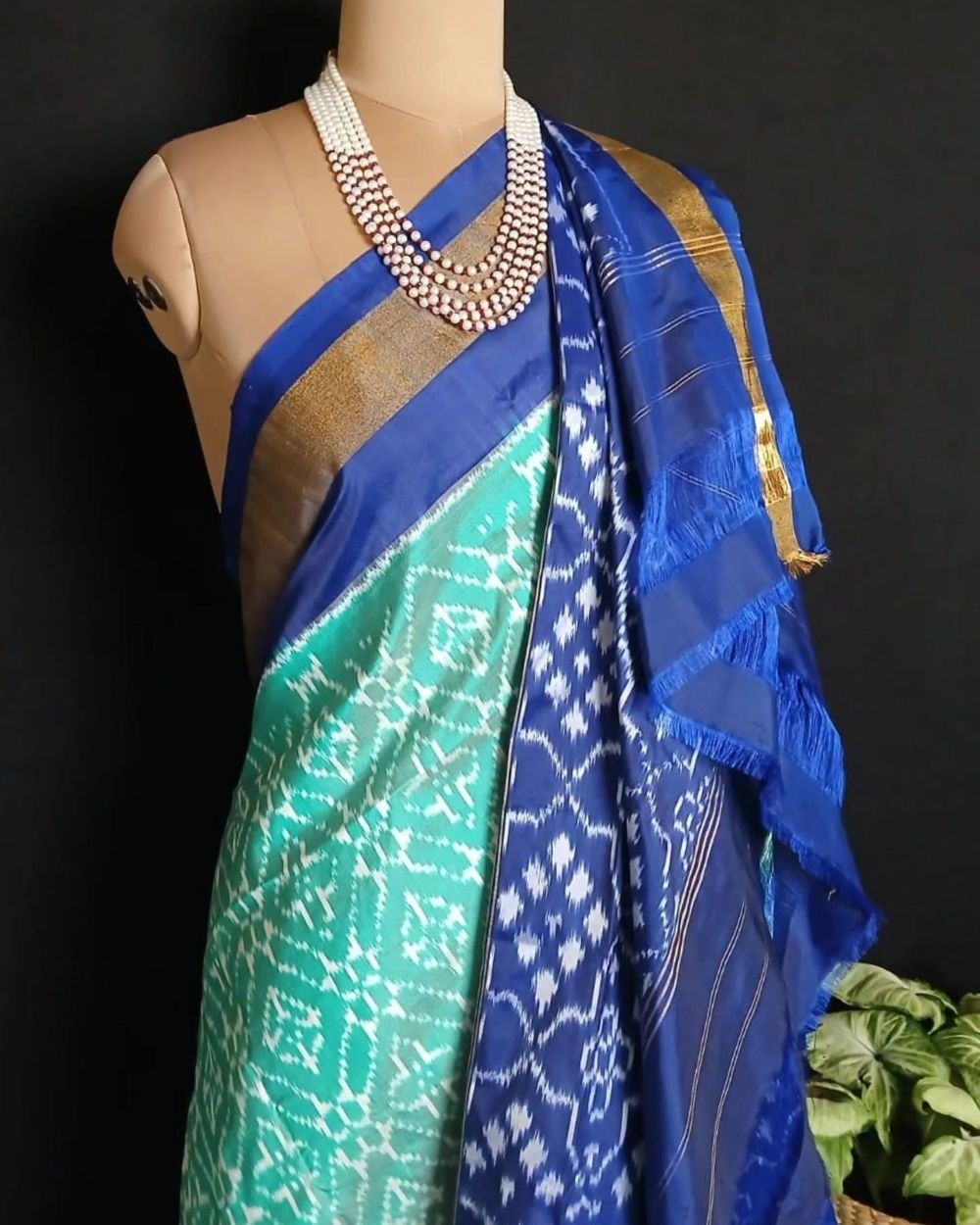 Light Teal Green and Blue Single Ikat Silk Saree - (NZIS0007) - Image 7