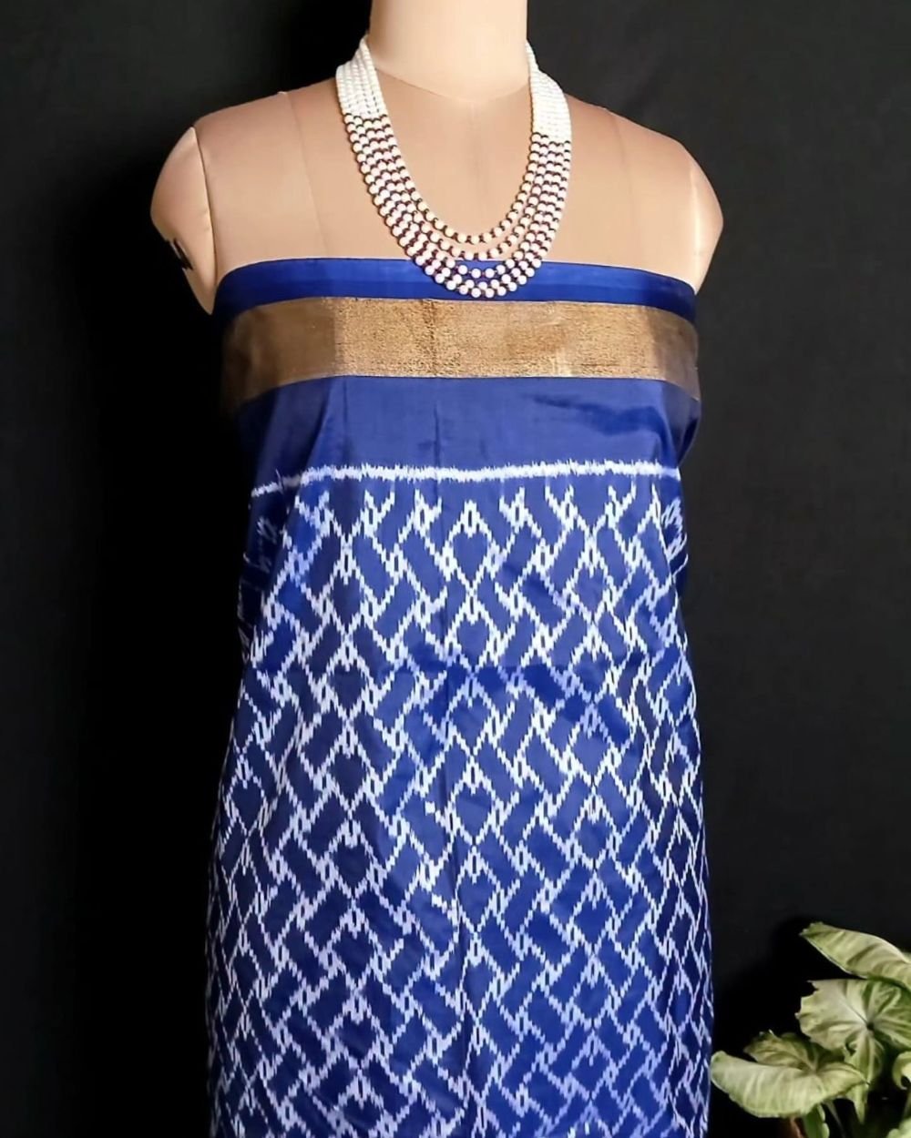 Light Teal Green and Blue Single Ikat Silk Saree - (NZIS0007) - Image 9