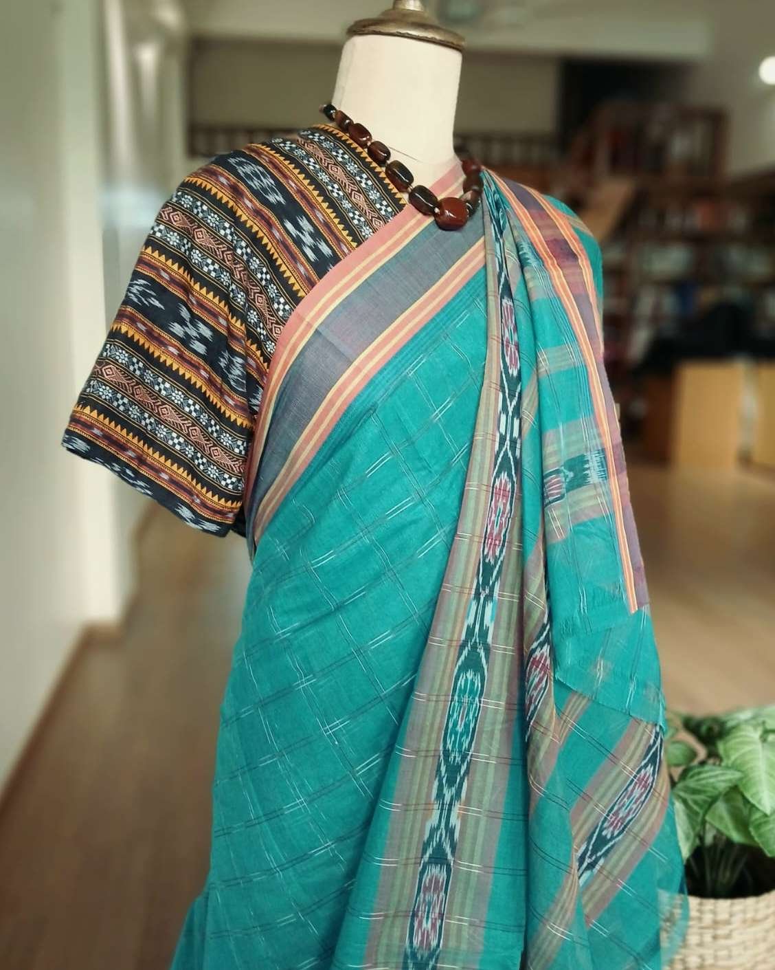 Manamedu Cotton Saree with Odisha Ikat Blousepiece - (ICMS0012) - Image 2