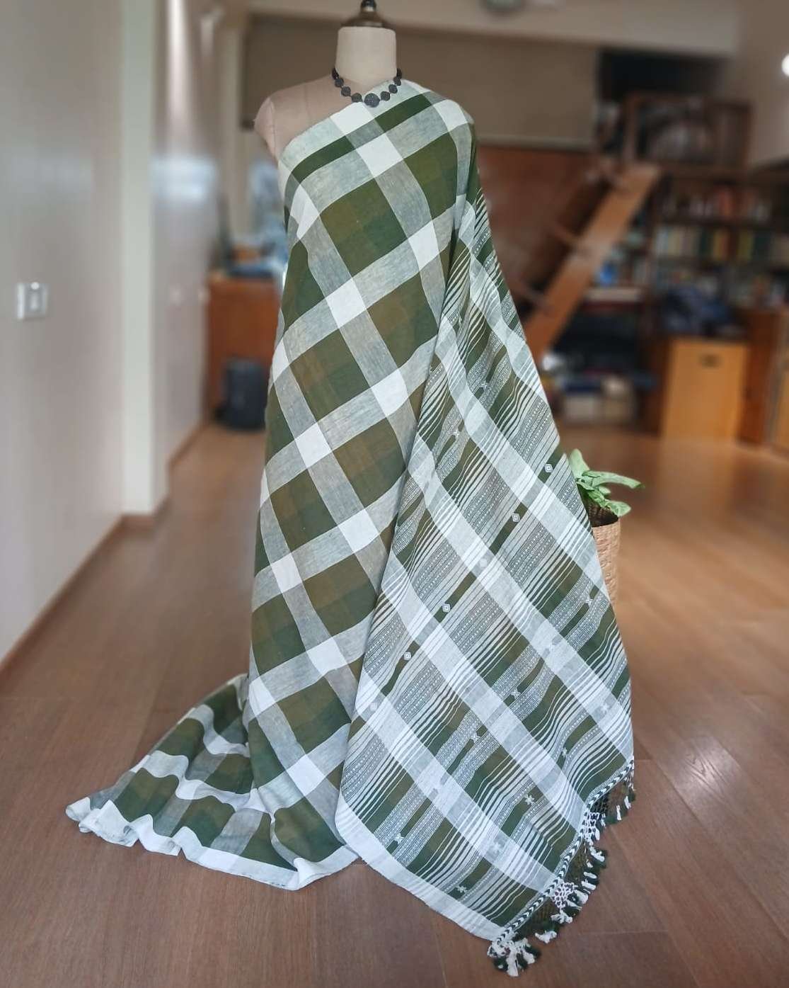 Bhujodi Saree Handwoven in Kala Cotton – (BHUJ0007) - Image 2