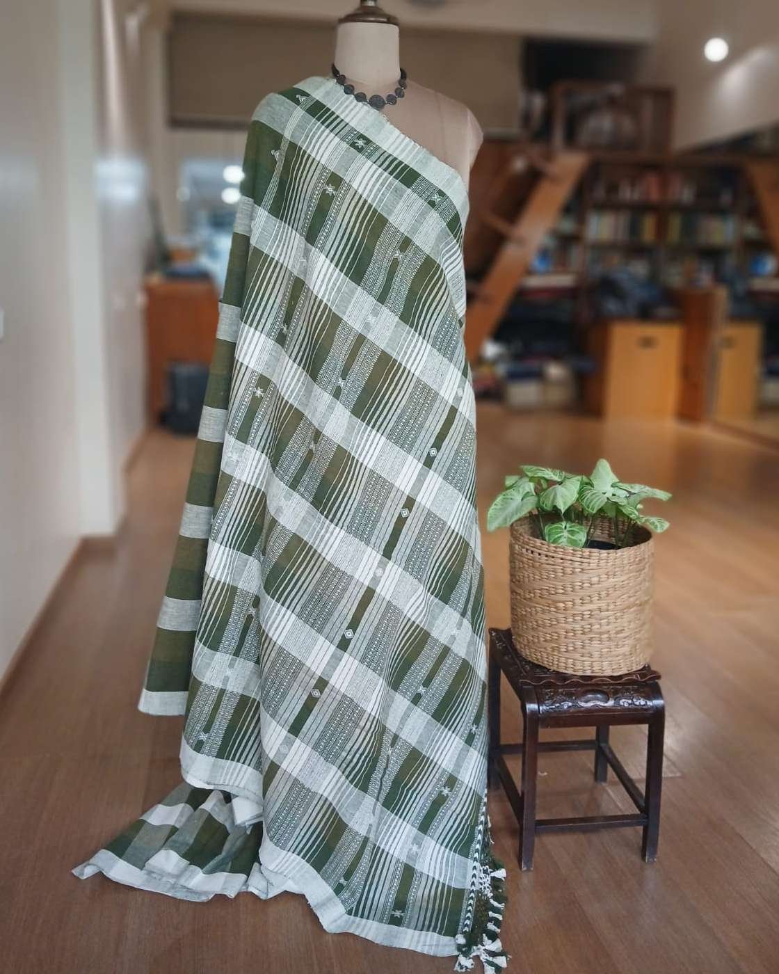 Bhujodi Saree Handwoven in Kala Cotton – (BHUJ0007) - Image 7
