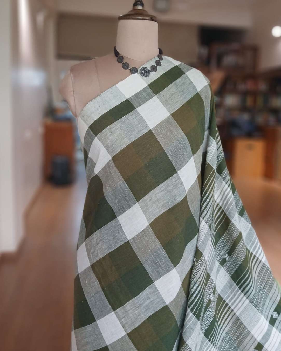 Bhujodi Saree Handwoven in Kala Cotton – (BHUJ0007) - Image 5