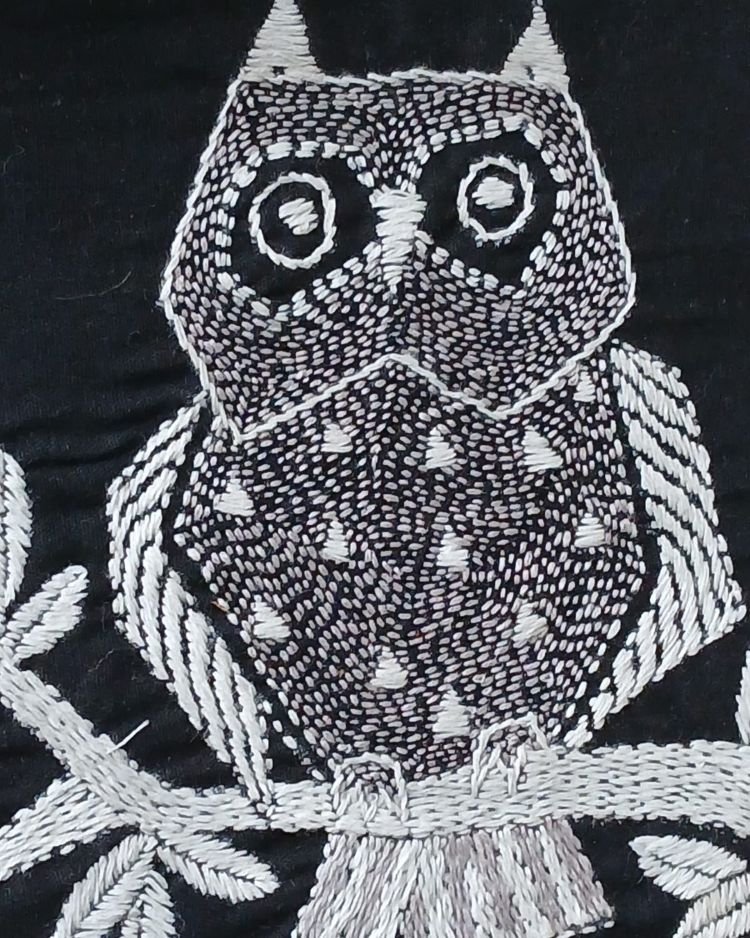 Kantha Embroidered Artwork Owl – (ARTW1034) - Image 2
