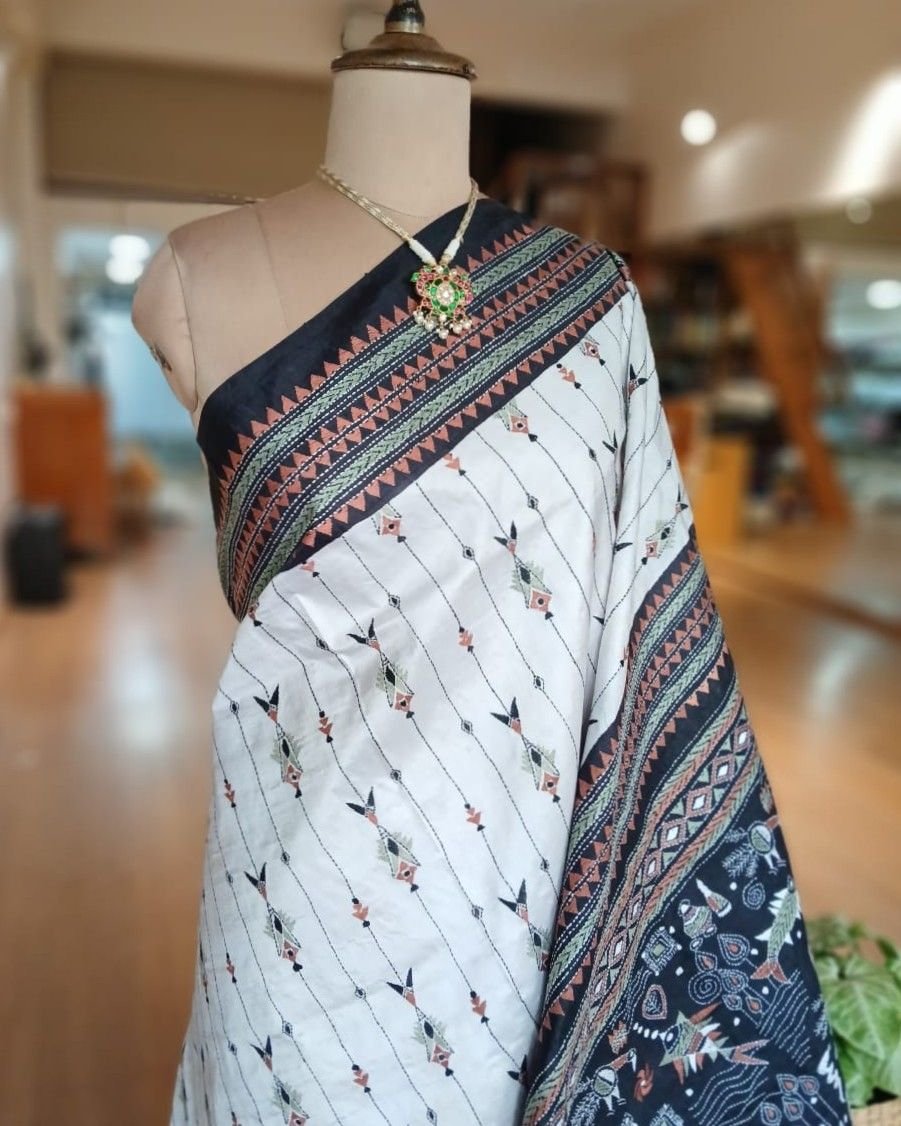 Hand Embroidered Santiniketan Kantha Saree in Pure Bisnupuri Silk - (SNBK0003) - Image 3