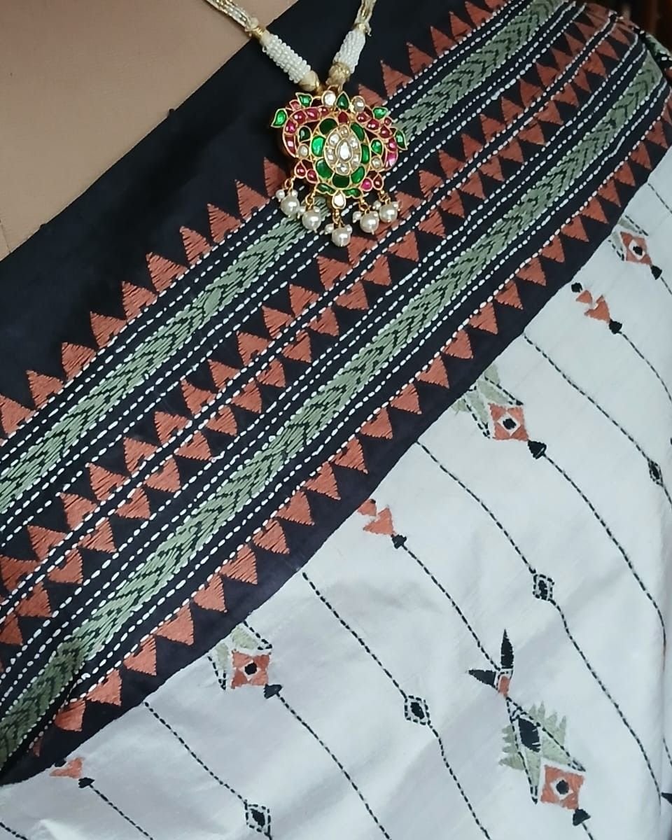 Hand Embroidered Santiniketan Kantha Saree in Pure Bisnupuri Silk - (SNBK0003) - Image 4