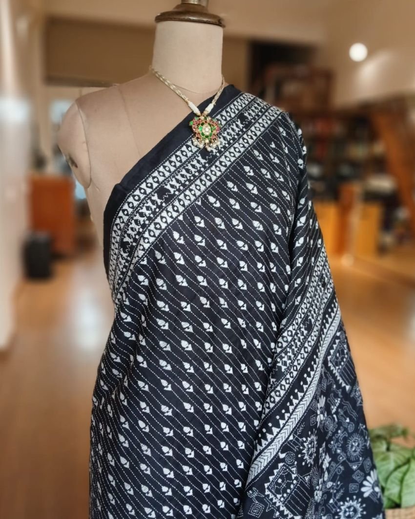 Hand Embroidered Santiniketan Kantha Saree in Pure Bisnupuri Silk - (SNBK0002) - Image 5