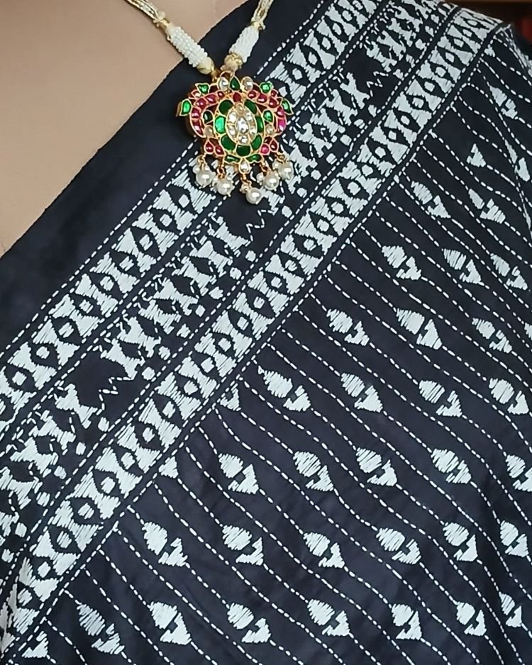 Hand Embroidered Santiniketan Kantha Saree in Pure Bisnupuri Silk - (SNBK0002) - Image 6