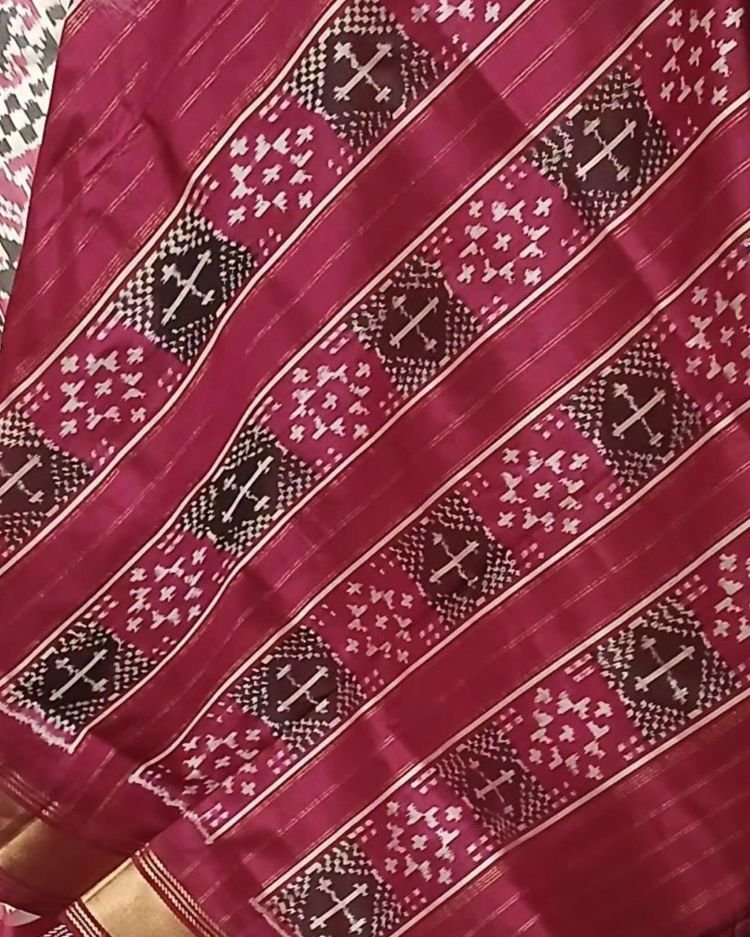 Auspicious Yantra-Motif Pure Silk Ikat Saree - (NZIS0009) - Image 7