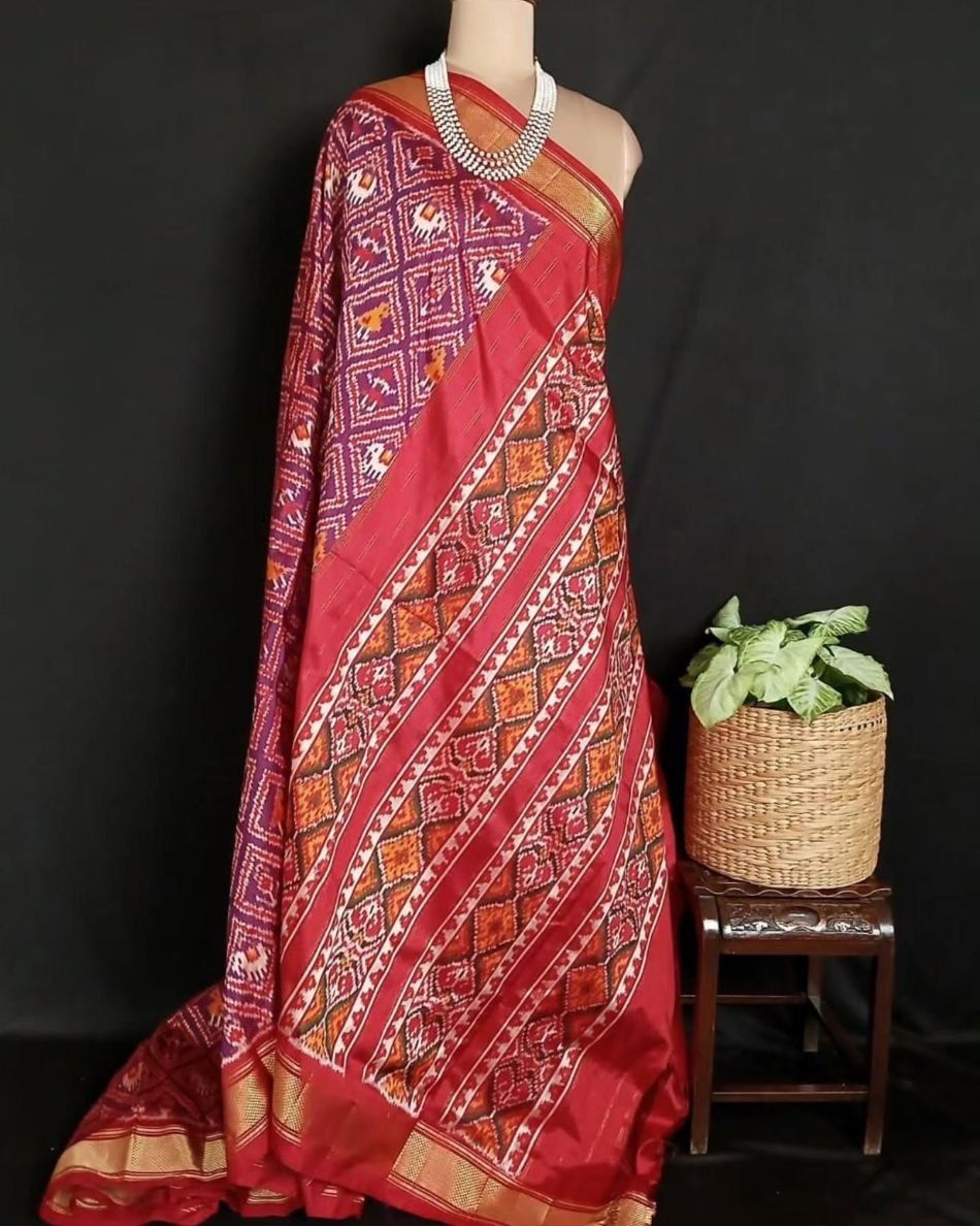 Figurative Pure Silk Ikat Saree in a Grid Design - (NZIS0010) - Image 8