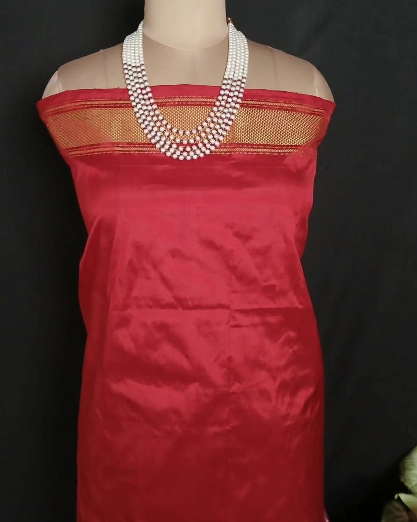 Figurative Pure Silk Ikat Saree in a Grid Design - (NZIS0010) - Image 9