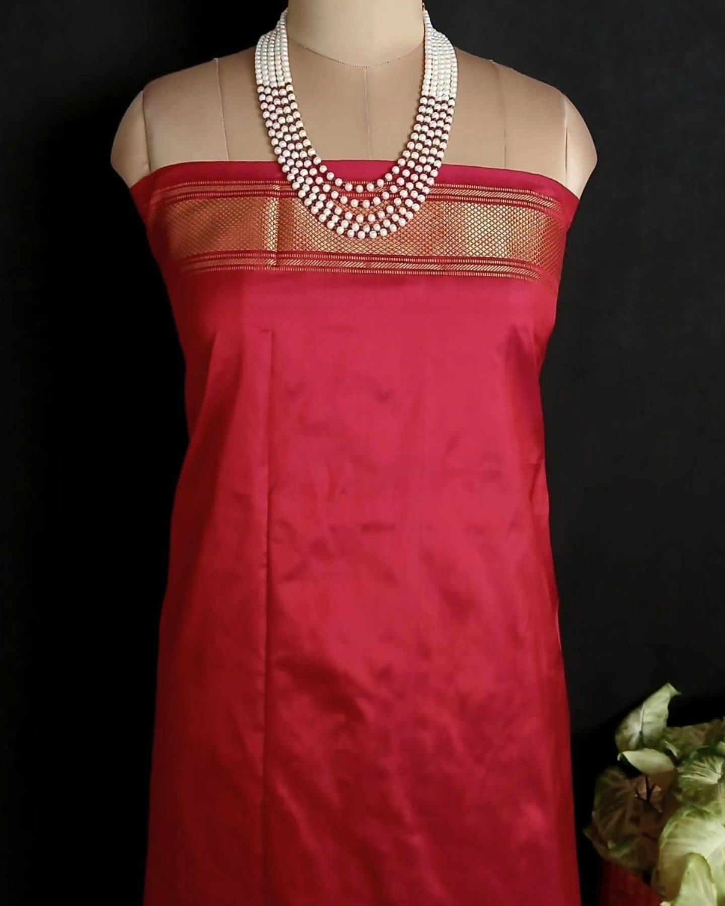 Figurative Pure Silk Ikat Saree in a Grid Design - (NZIS0012) - Image 9