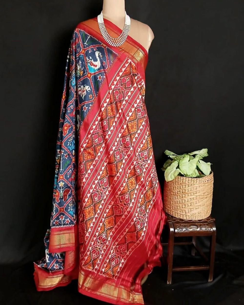Figurative Pure Silk Ikat Saree in a Grid Design - (NZIS0013) - Image 8