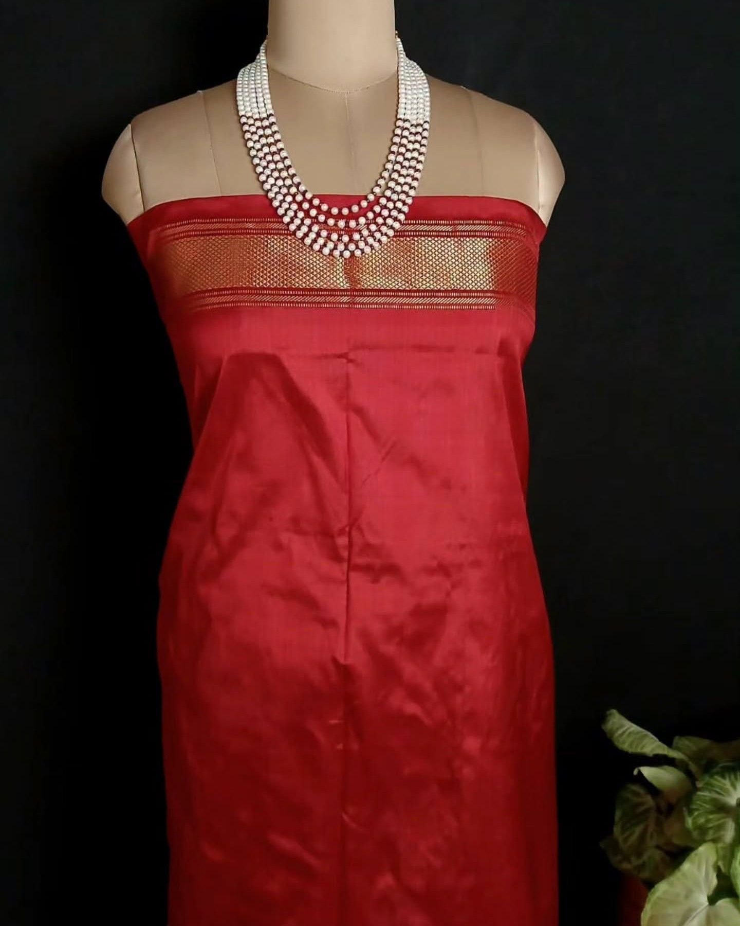 Figurative Pure Silk Ikat Saree in a Grid Design - (NZIS0013) - Image 9