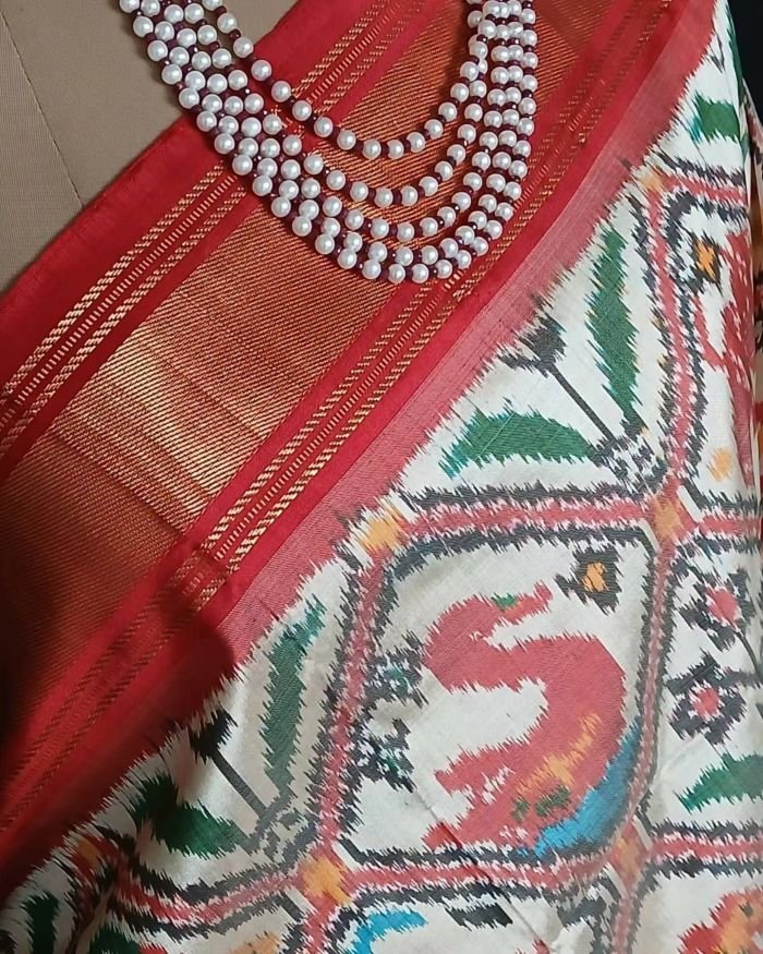 Figurative Pure Silk Ikat Saree in a Grid Design - (NZIS0014) - Image 2