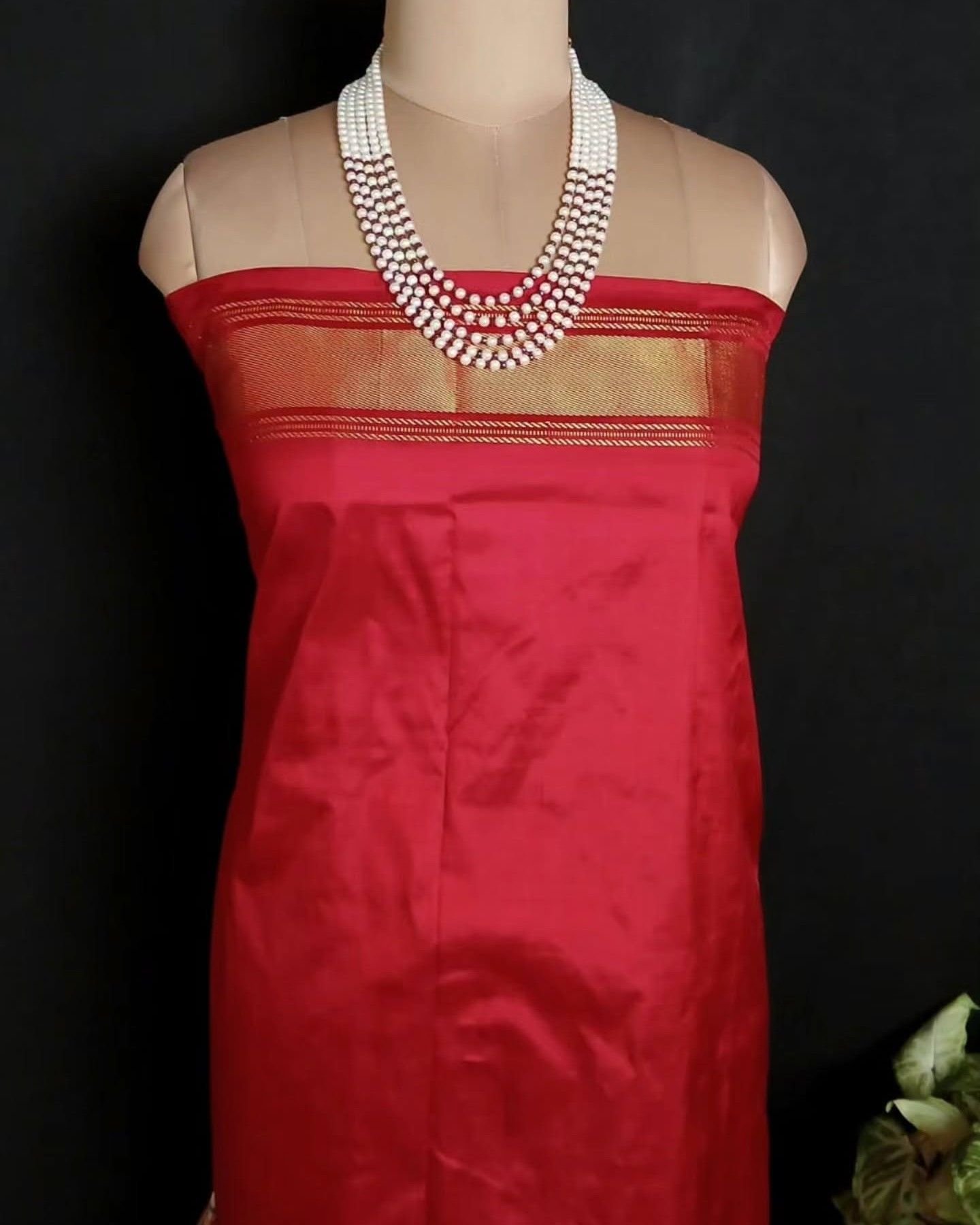 Figurative Pure Silk Ikat Saree in a Grid Design - (NZIS0014) - Image 9