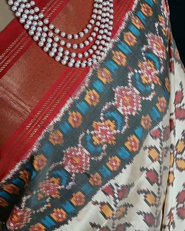 Floral and Geometric Design Pure Silk Ikat Saree - (NZIS0016) - Image 2