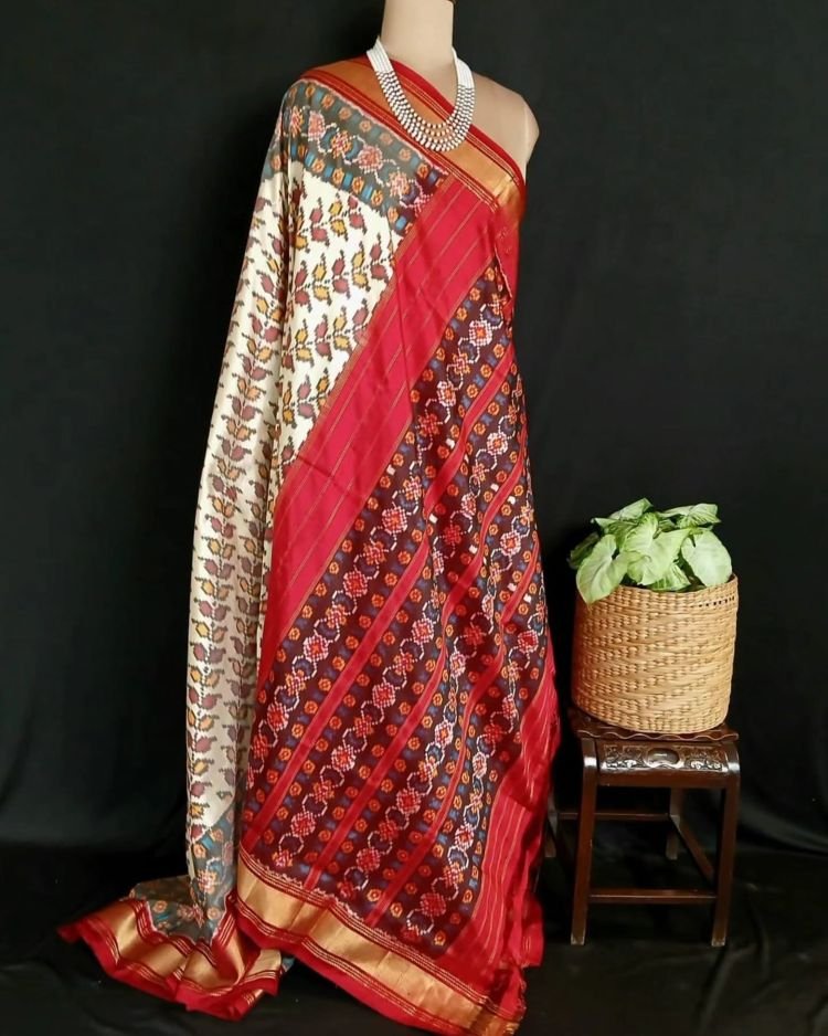 Floral and Geometric Design Pure Silk Ikat Saree - (NZIS0016) - Image 7