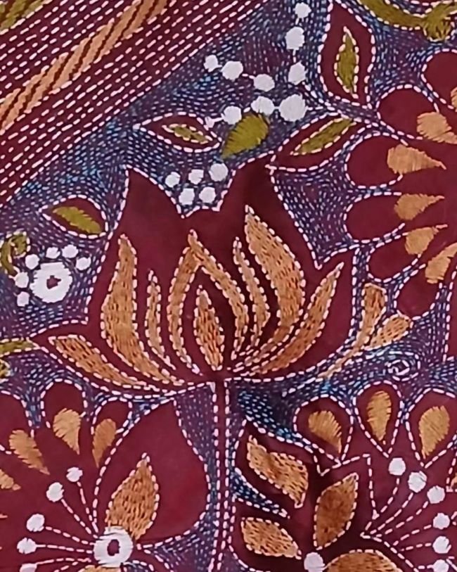 Hand Embroidered Santiniketan Kantha Saree in Pure Bisnupuri Silk - (SNBK0007) - Image 4