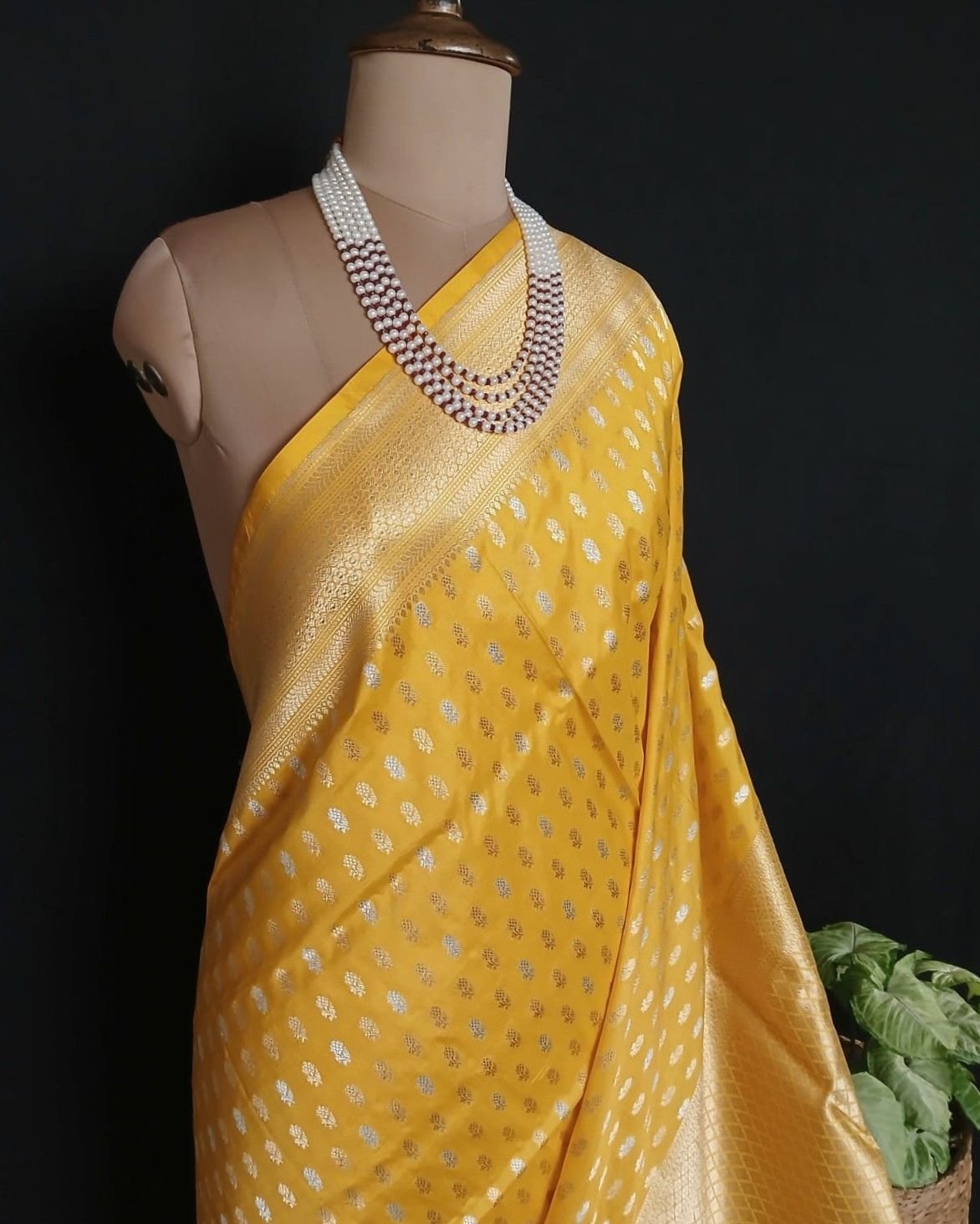 Lakkha Booti Pure Silk Banarsi Saree - (LBBS0002) - Image 2