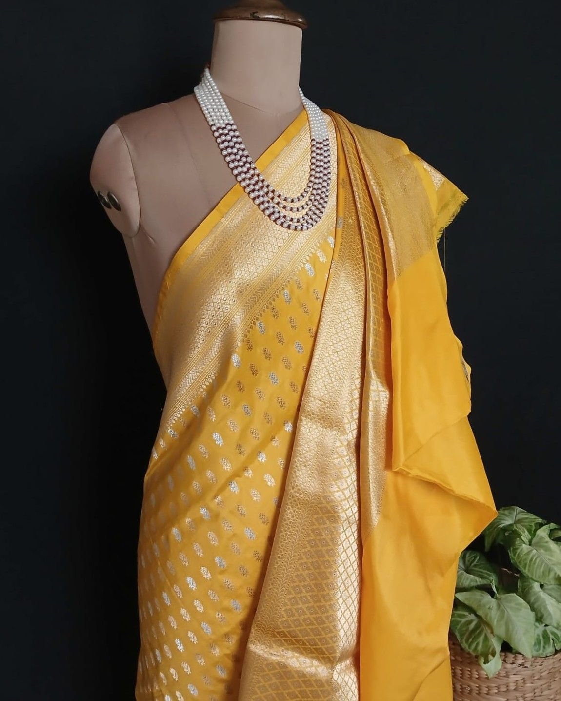 Lakkha Booti Pure Silk Banarsi Saree - (LBBS0002) - Image 3
