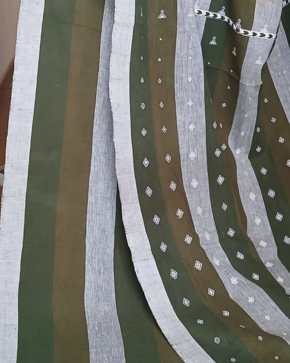 Bhujodi Saree Handwoven in Kala Cotton – (BHUJ0011) - Image 3
