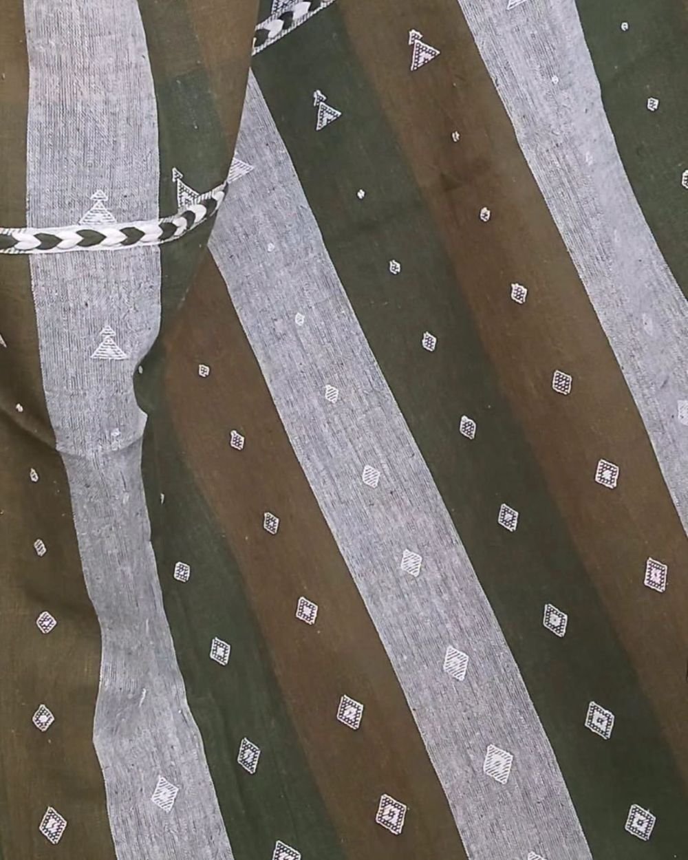 Bhujodi Saree Handwoven in Kala Cotton – (BHUJ0011) - Image 4