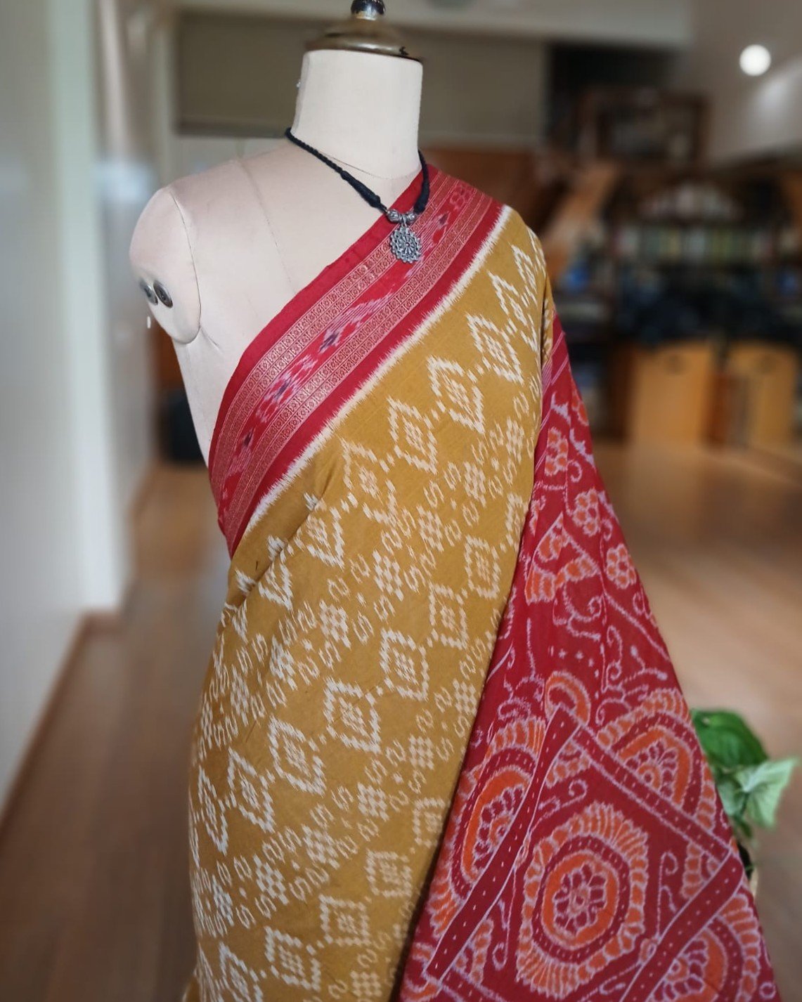 Nuapatna Cotton Single Ikat Handloom Saree - (NSIS0038) - Image 2