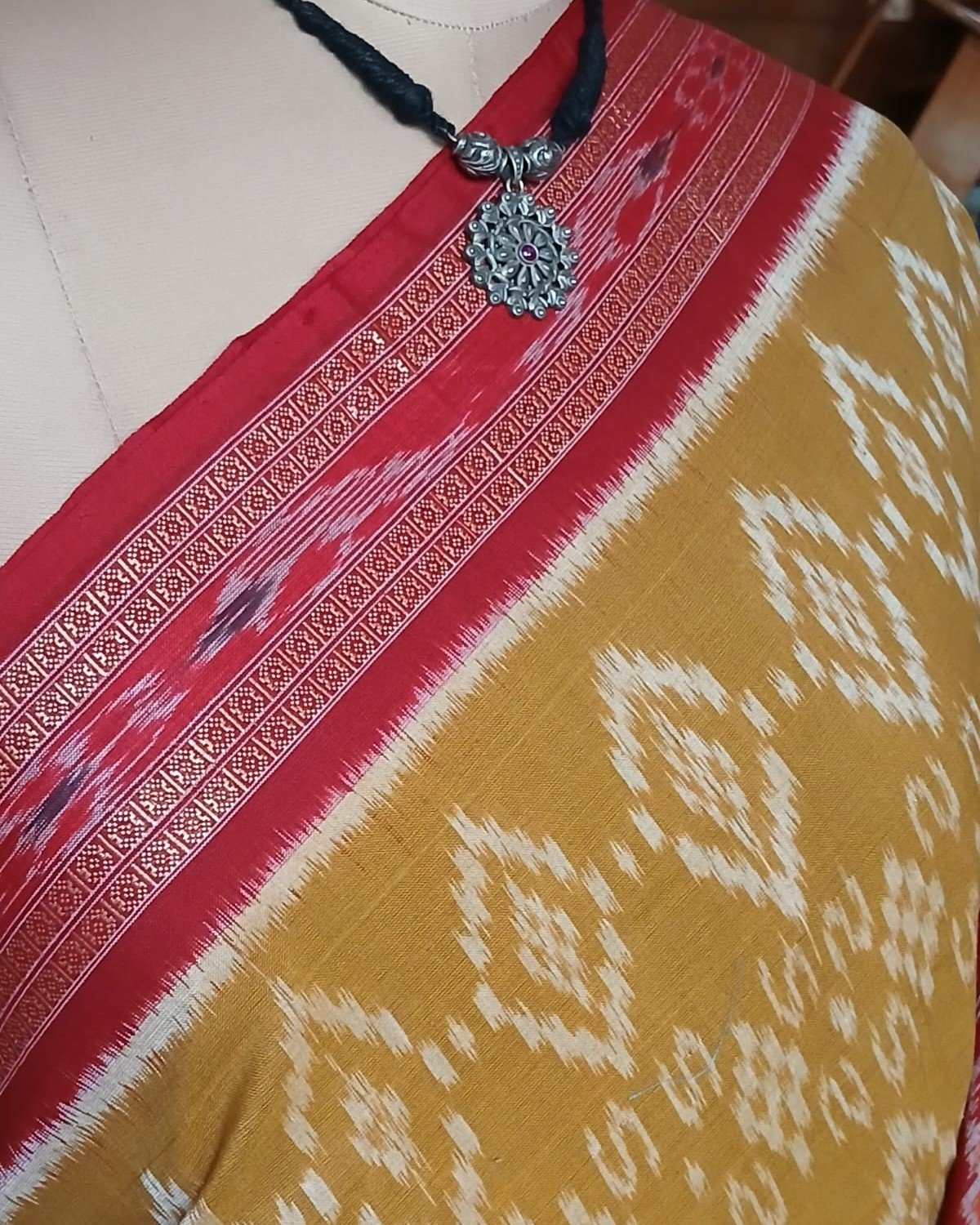 Nuapatna Cotton Single Ikat Handloom Saree - (NSIS0038) - Image 3