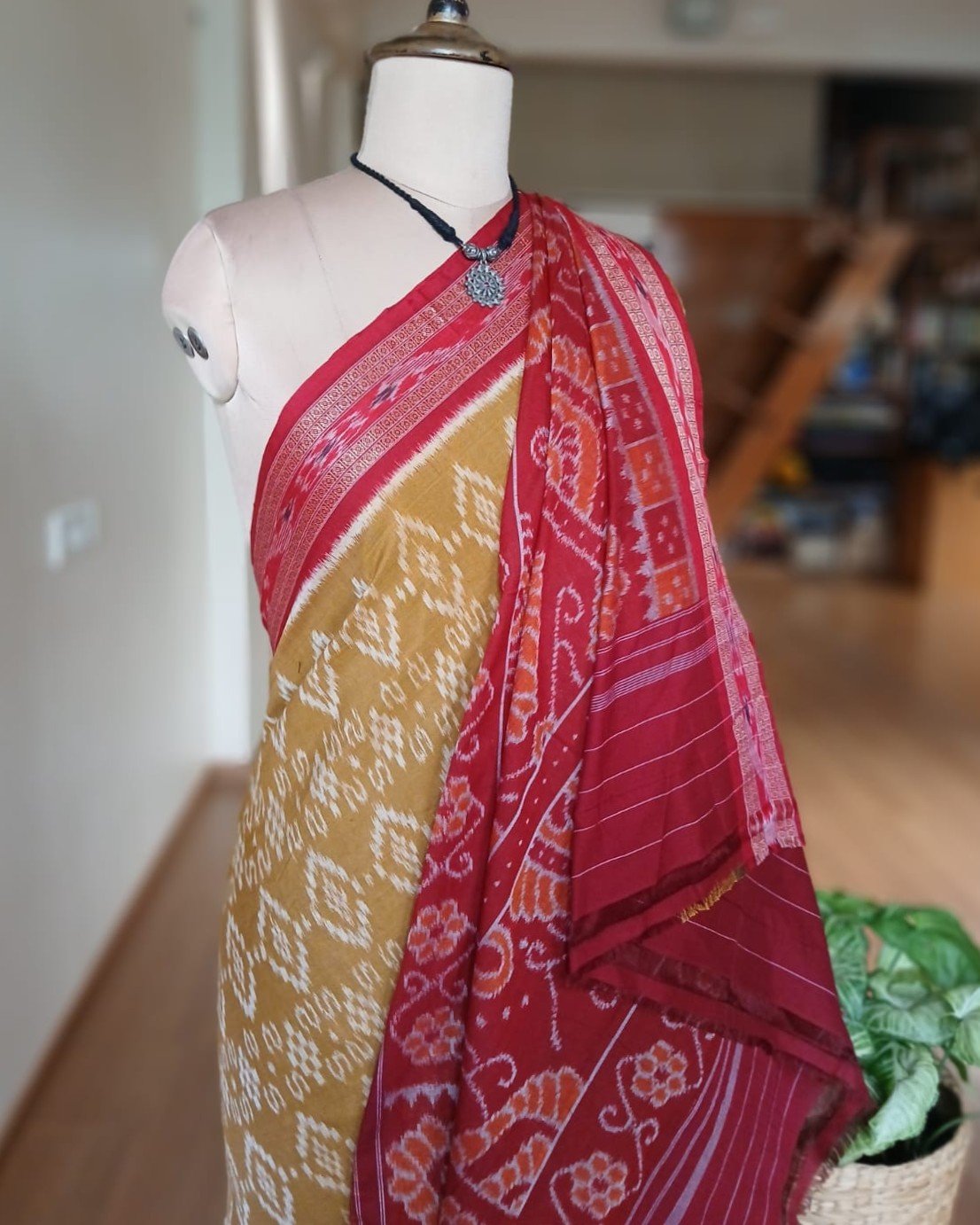 Nuapatna Cotton Single Ikat Handloom Saree - (NSIS0038) - Image 5
