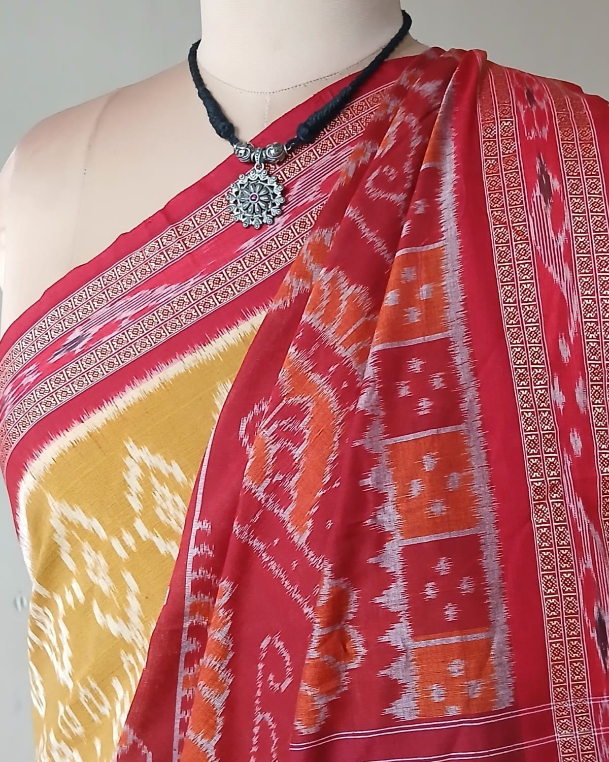 Nuapatna Cotton Single Ikat Handloom Saree - (NSIS0038) - Image 4