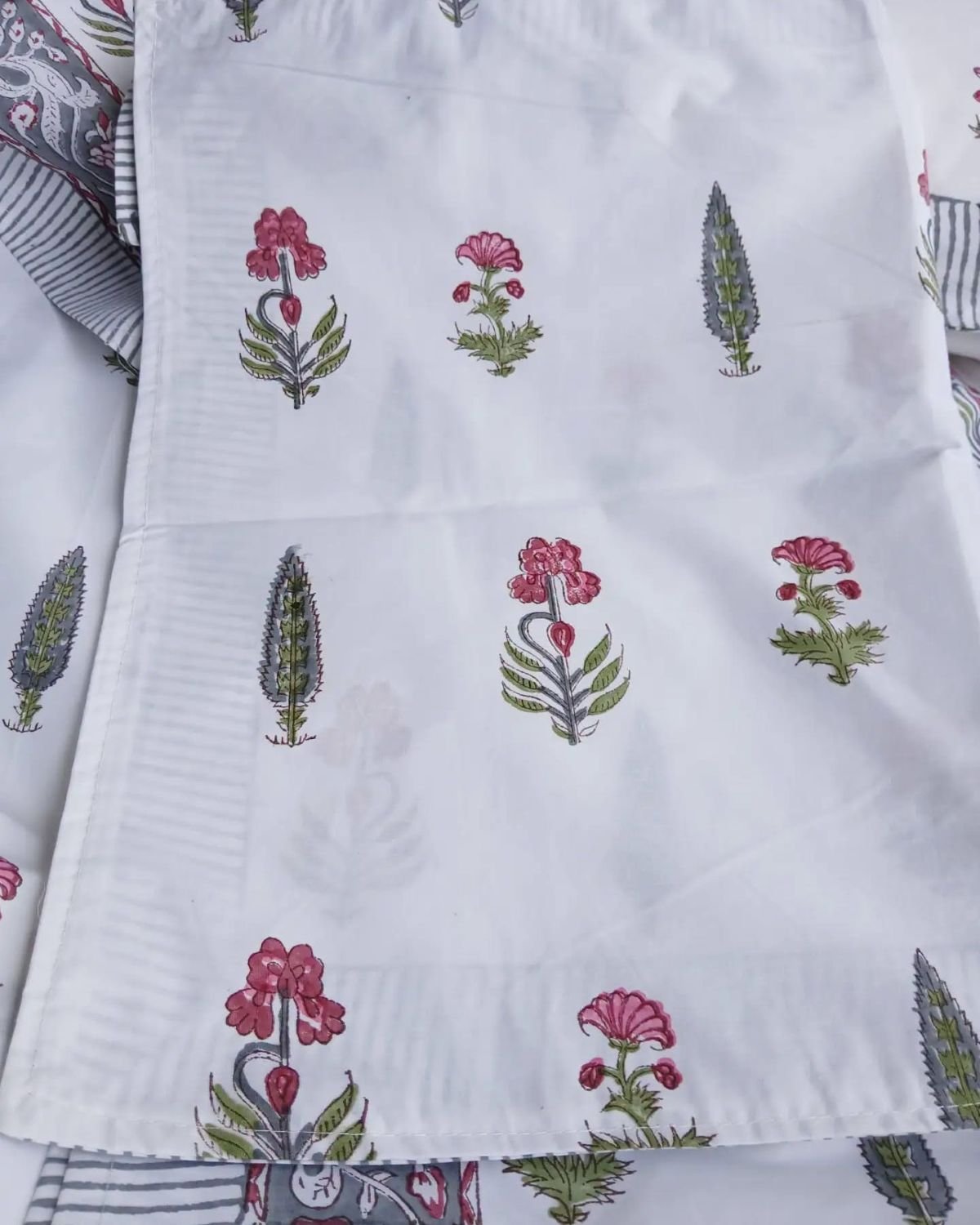 Blockprint Large King Double Bedsheet with Matching Pillowcases (108×108) – (HDBS0012) - Image 4