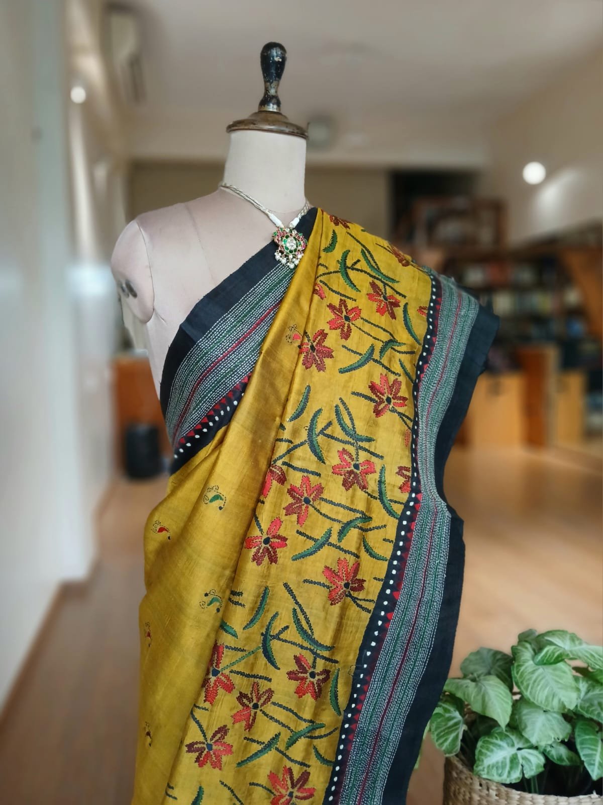Hand Embroidered Santiniketan Kantha Saree - (SNBK0013) - Image 4