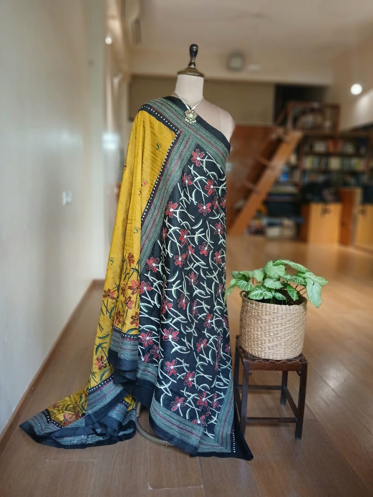 Hand Embroidered Santiniketan Kantha Saree - (SNBK0013) - Image 8