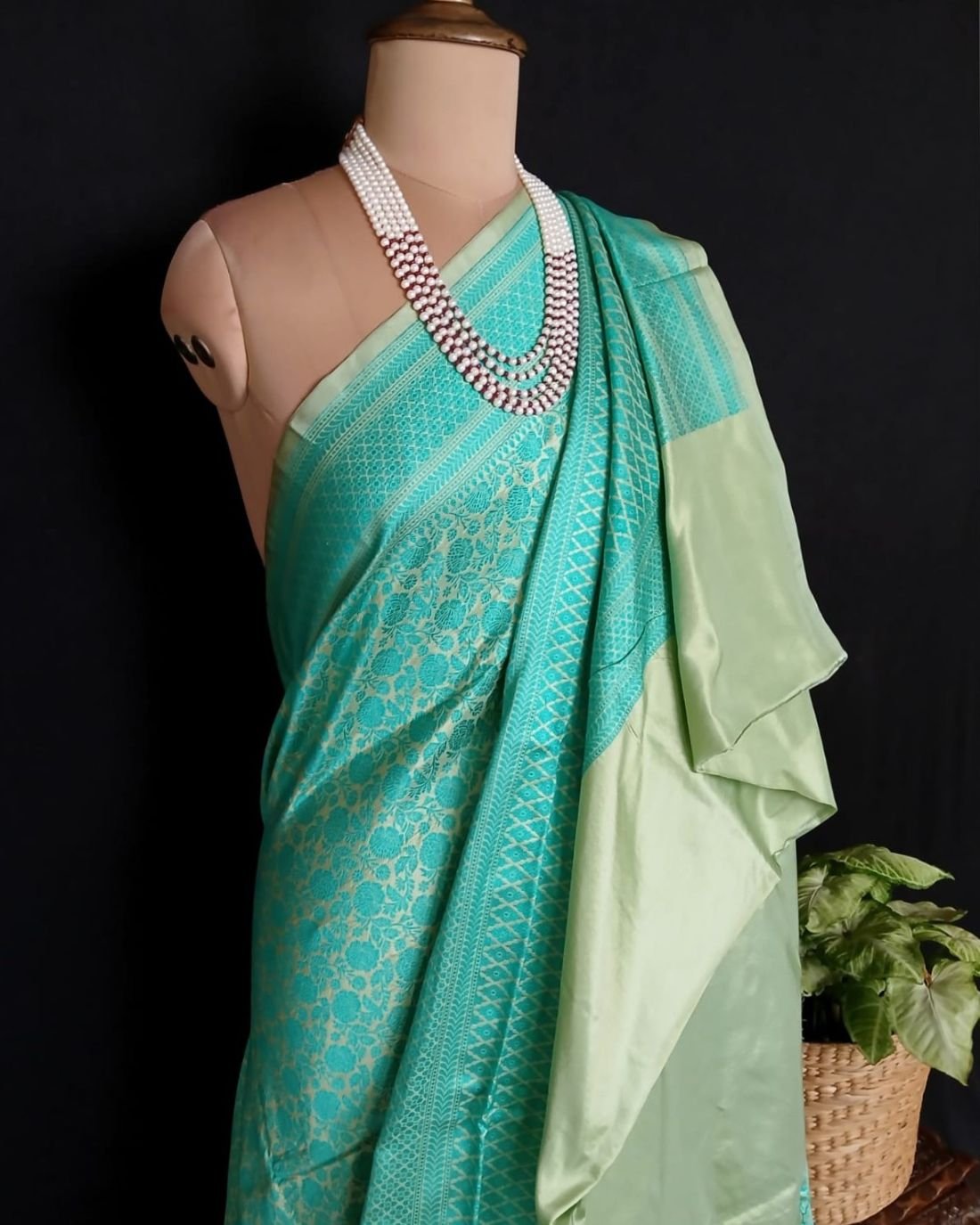 Grand Resham Banarasi in Pure Silk Saree - (RBSS0002) - Image 5