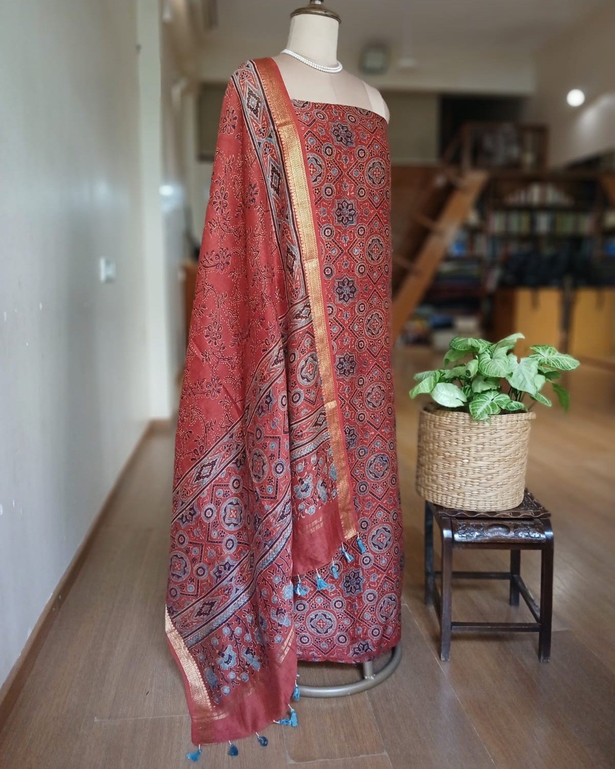 Two-piece salwar set in Maheshwari Silk Cotton - (SSMS0010) - Image 2