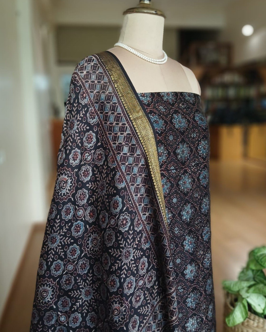 Two-piece salwar set in Maheshwari Silk Cotton - (SSMS0011) - Image 10