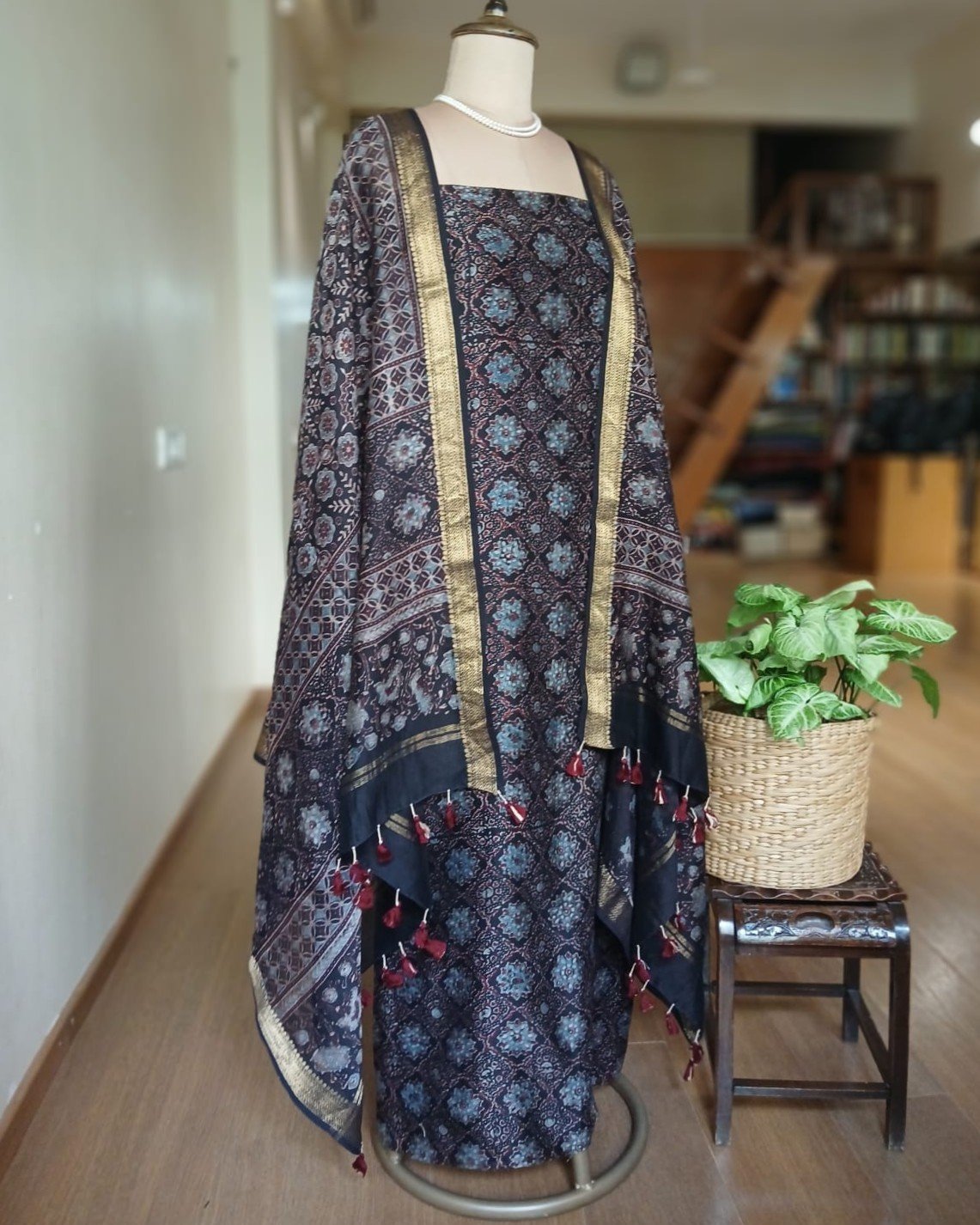 Two-piece salwar set in Maheshwari Silk Cotton - (SSMS0011) - Image 7