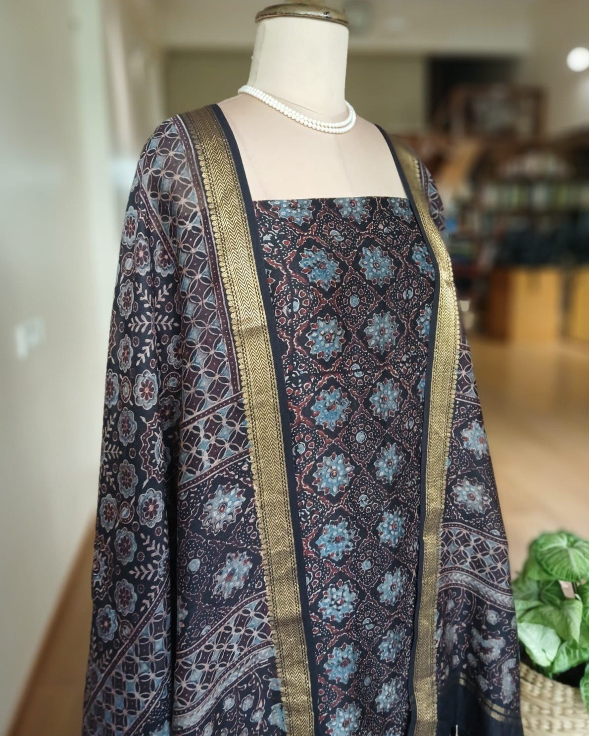 Two-piece salwar set in Maheshwari Silk Cotton - (SSMS0011) - Image 6