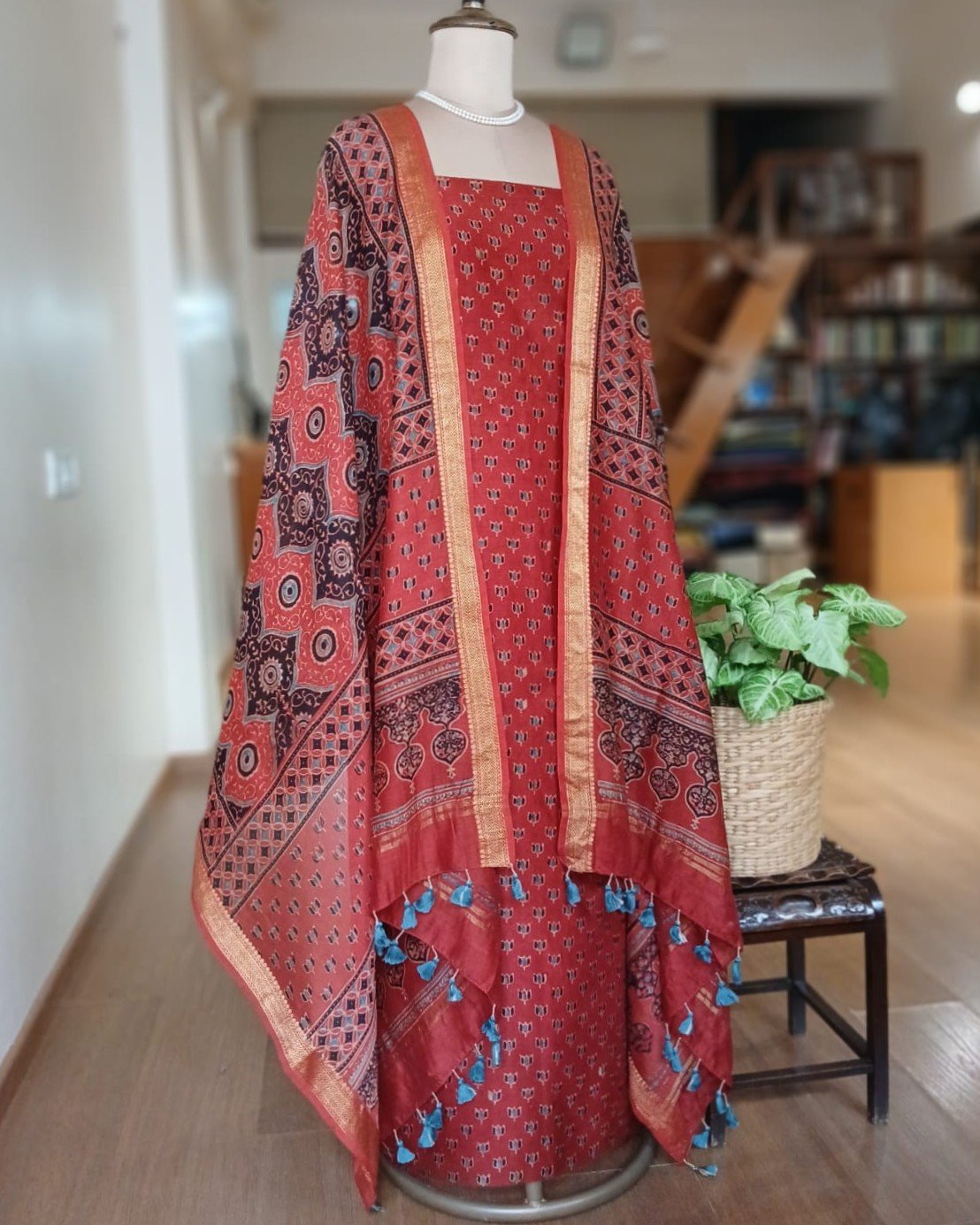 Two-piece salwar set in Maheshwari Silk Cotton - (SSMS0006) - Image 3